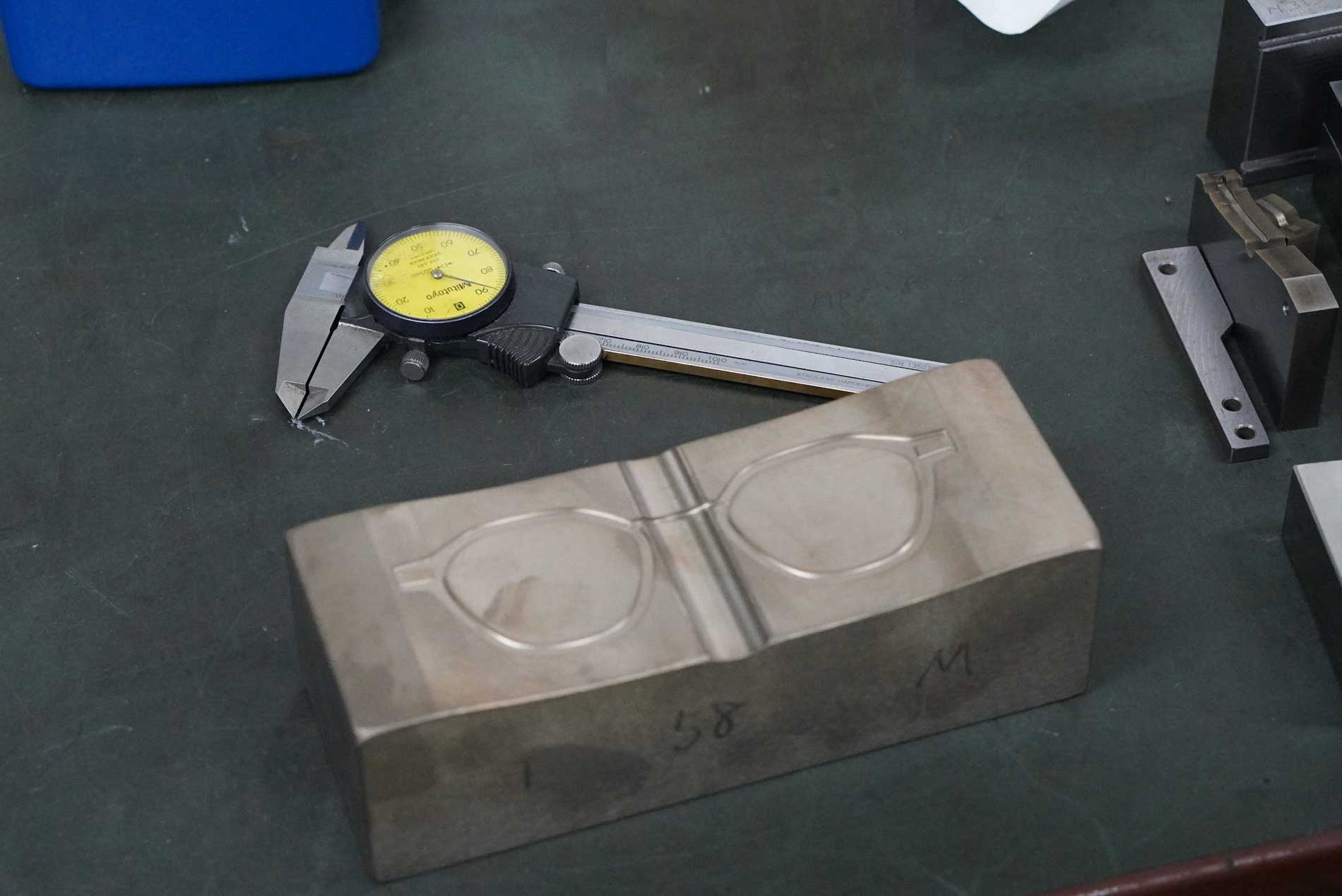 鯖江製の眼鏡フレーム