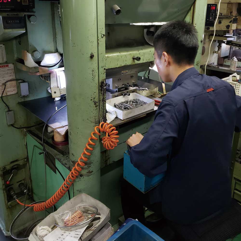 眼鏡づくり工場